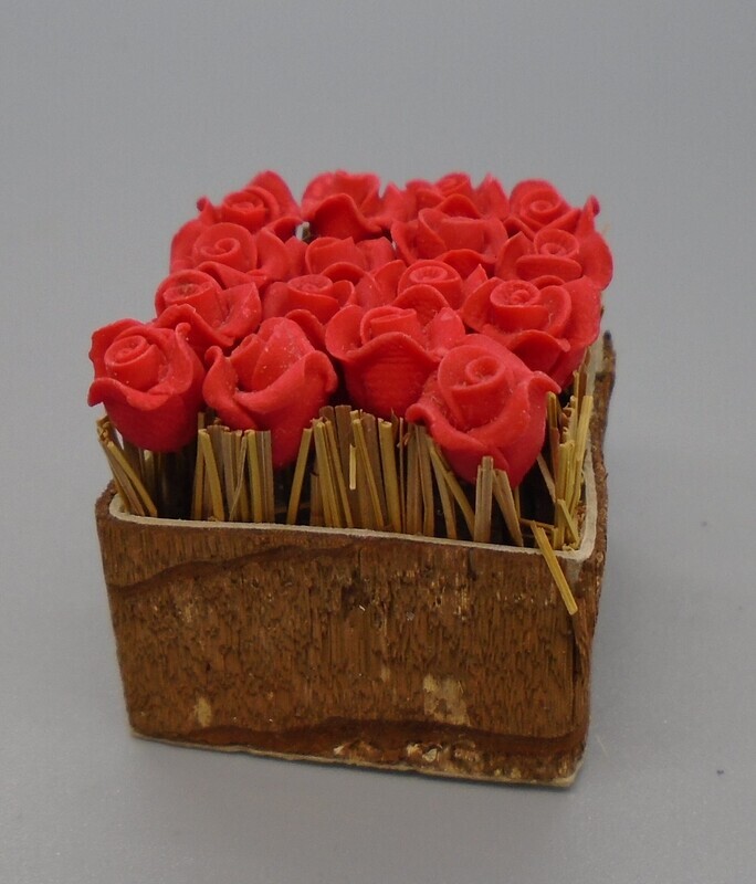 BOX DISPLAY OF 16 RED ROSES