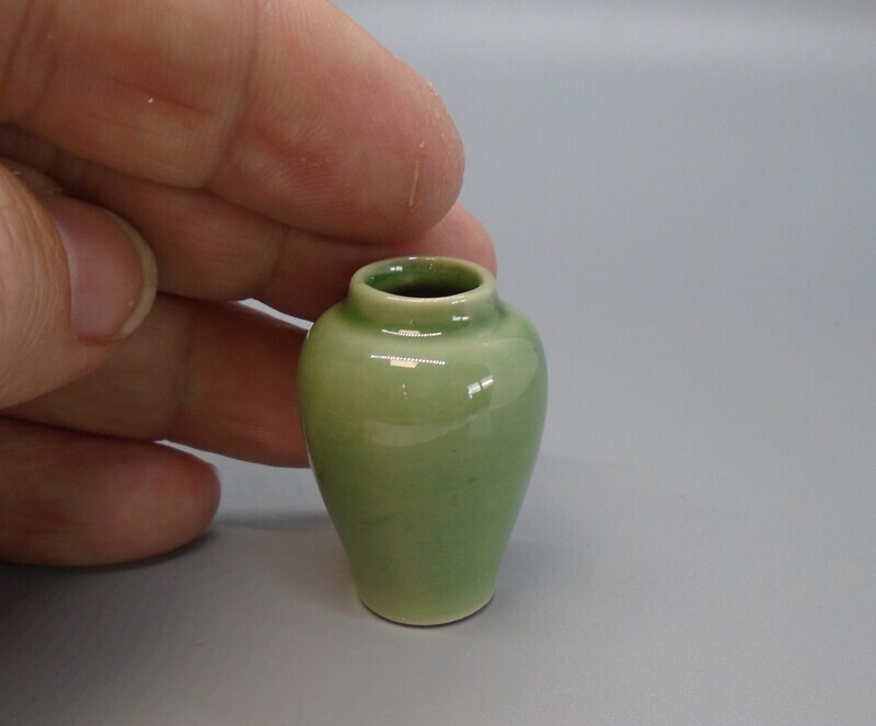 CERAMIC GREEN VASE