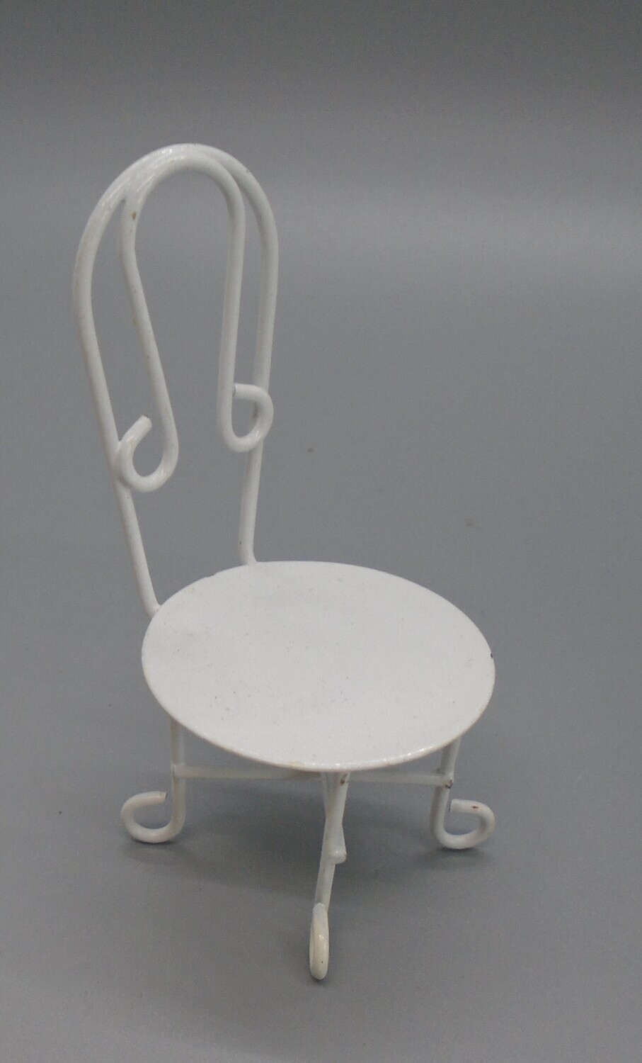 WHITE METAL CAFE STYLE CHAIR