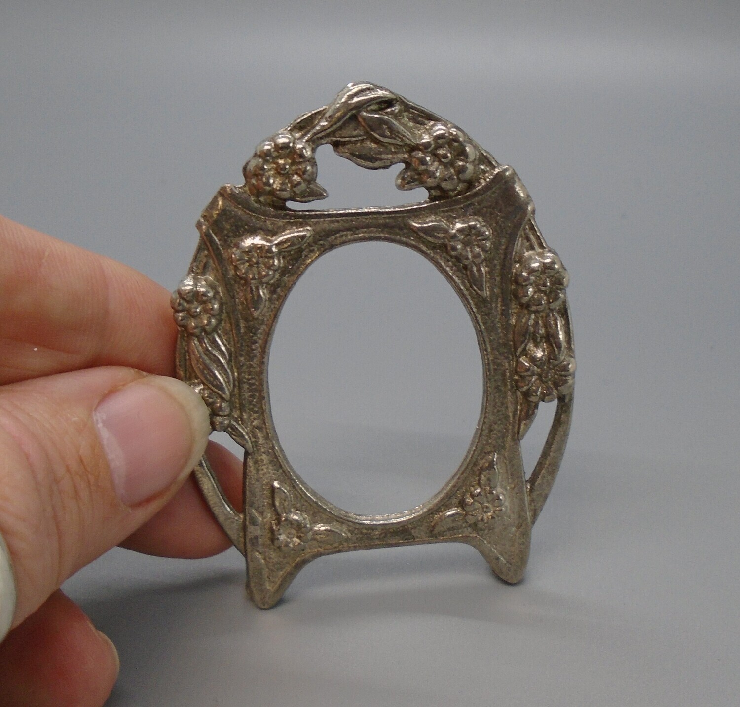FREE STANDING ART DECO STYLE METAL FRAME