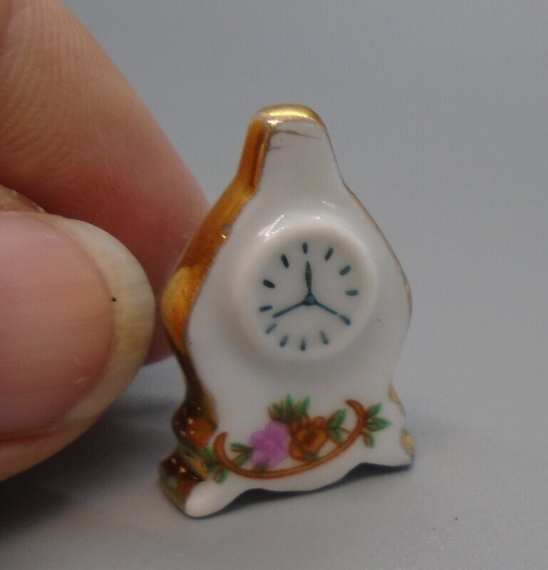 REUTTER CHINA MANTLE CLOCK