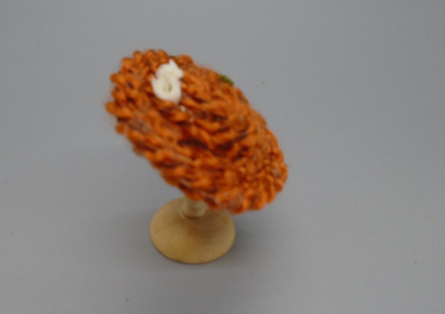 RUST COLOUR HAT WITH STAND