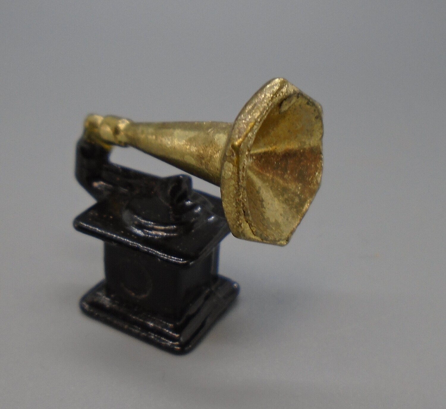 PHONOGRAPH