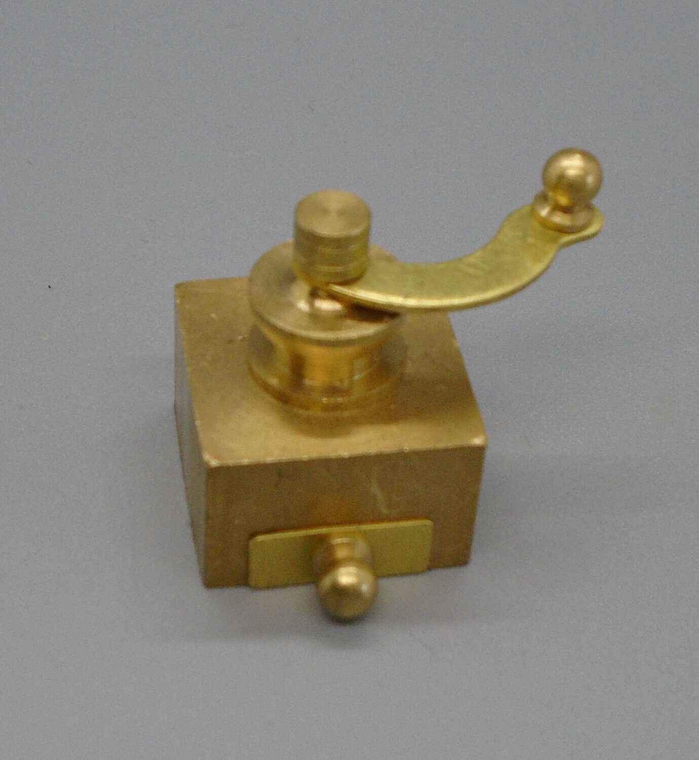 GRINDER WITH DRAWER