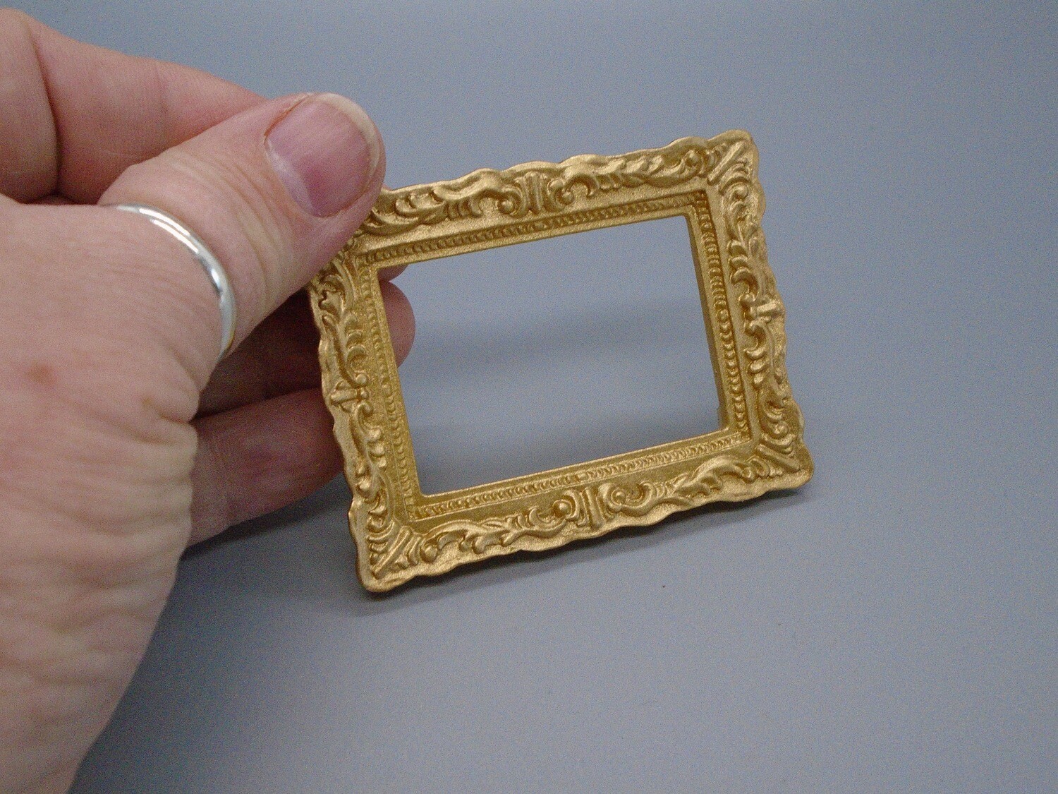 GOLD PICTURE FRAME