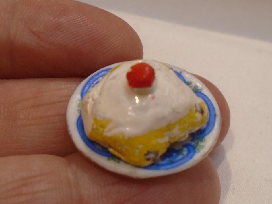 BELGIAN BUN ON PLATE