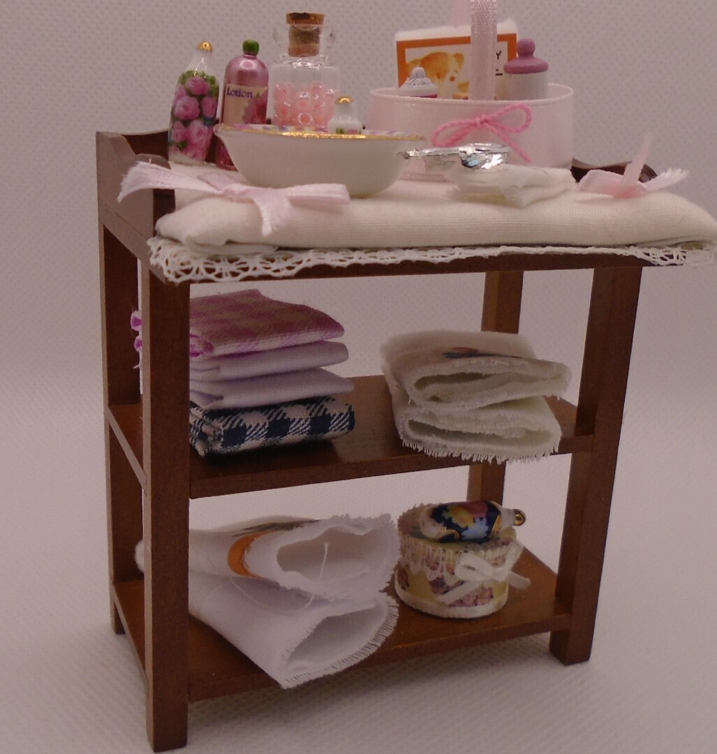 REUTTER CHANGING UNIT WITH ACCESSORIES