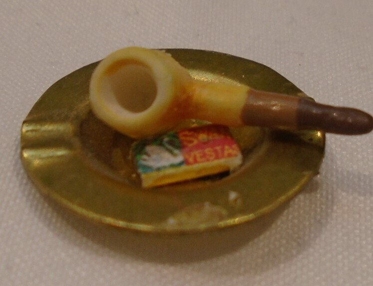 ASHTRAY WITH PIPE AND MATCHES