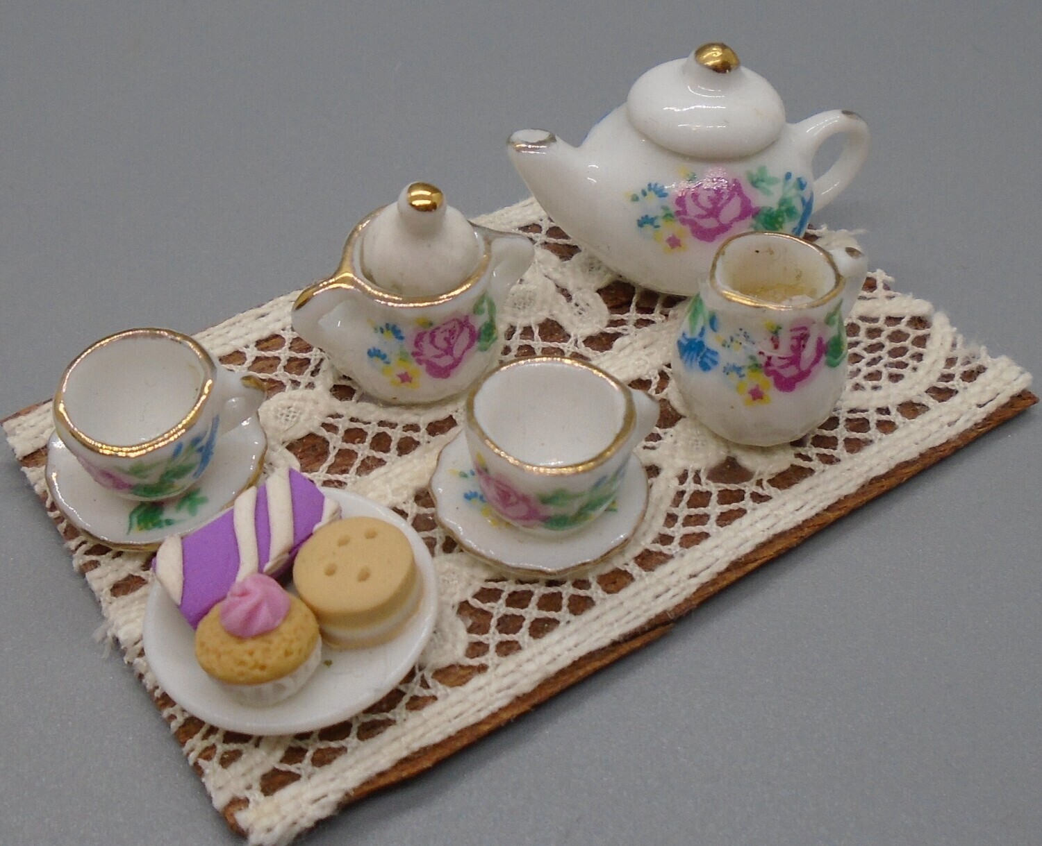 AFTERNOON TEA AND CAKES
