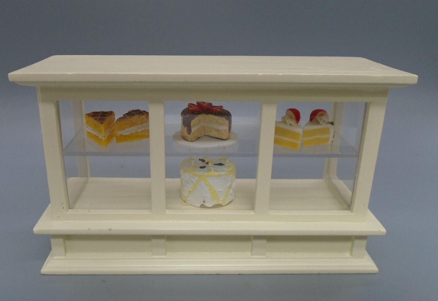 DRESSED SHOP CAKE COUNTER - PL7733