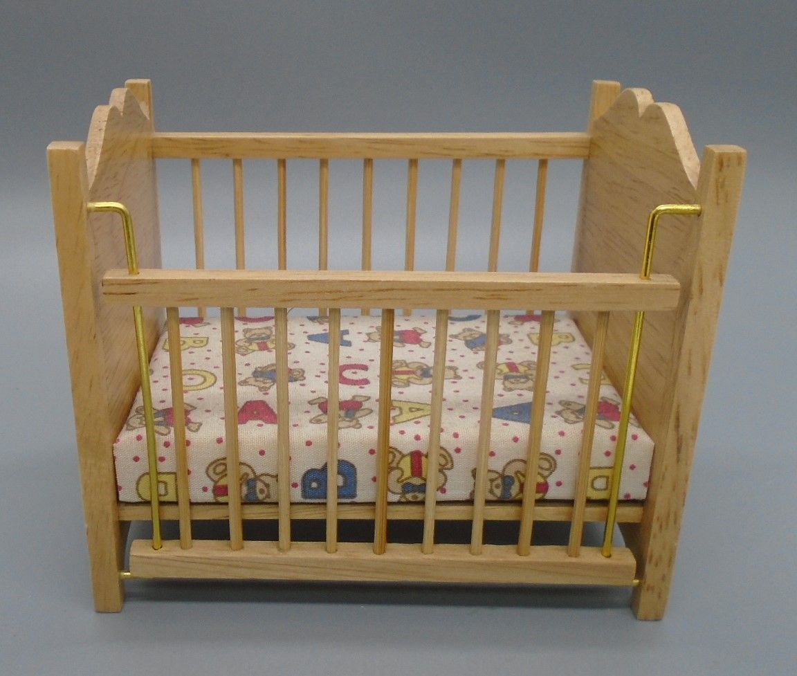 WOODEN COT WITH DROP DOWN SIDE - DFN99