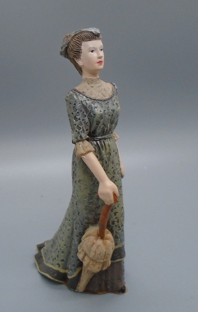 ELEGANT LADY IN GREY