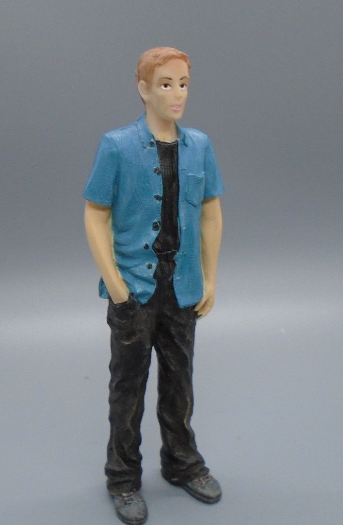 CUSTOM PAINTED MODERN MAN - PL7740