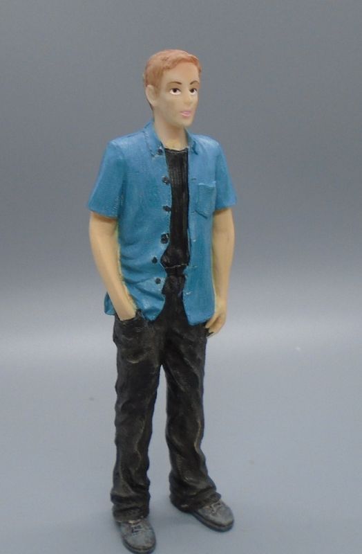 CUSTOM PAINTED MODERN MAN - PL7740