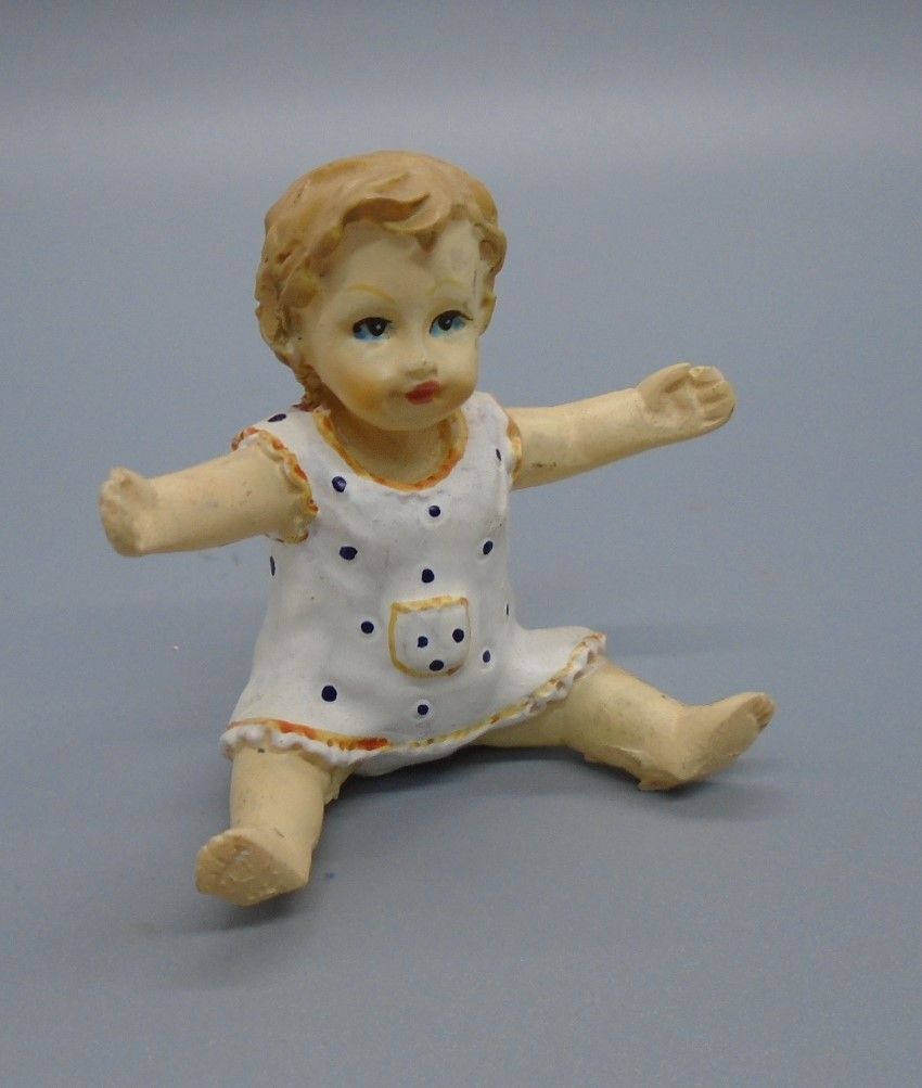 SITTING BABY