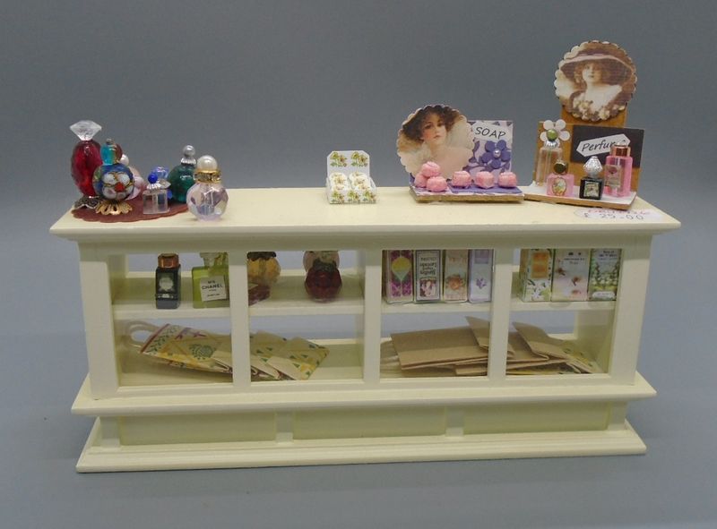 COSMETIC SHOP  DISPLAY COUNTER