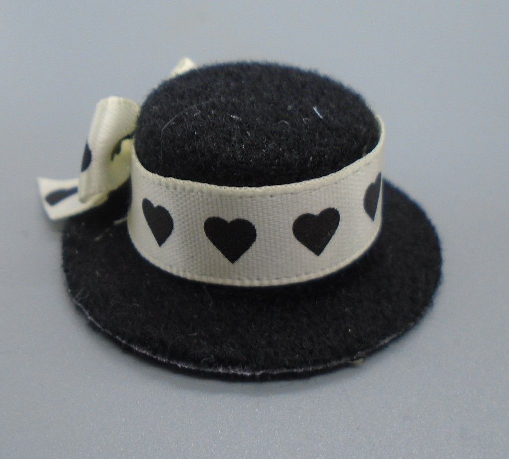 BLACK AND WHITE HAT
