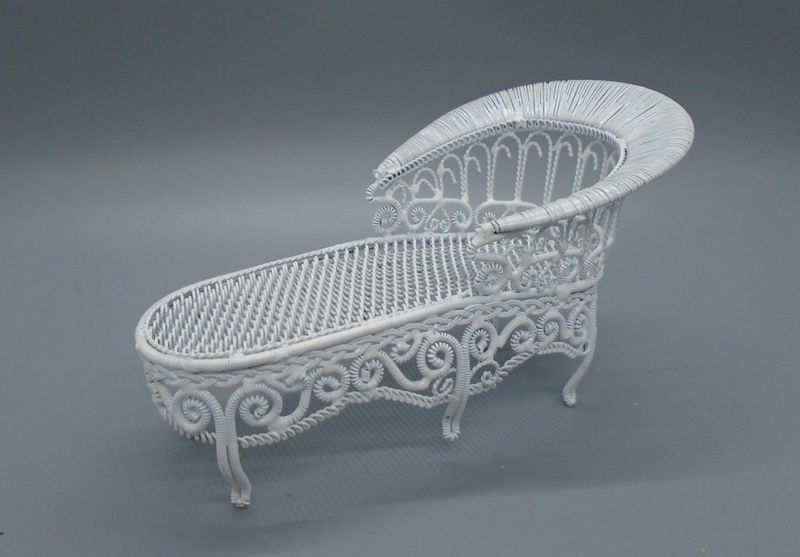 WHITE WIRED VICTORIAN STYLE LOUNGER