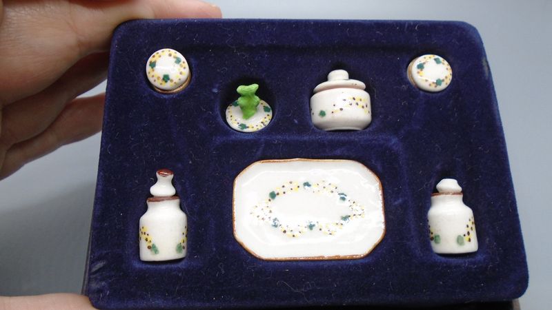 12 PC DRESSING TABLE SET