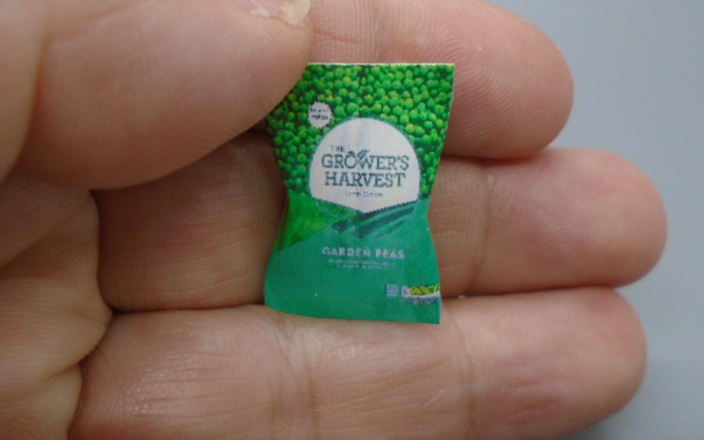 PACKET OF FROZEN PEAS PACKET OF FROZEN PEAS