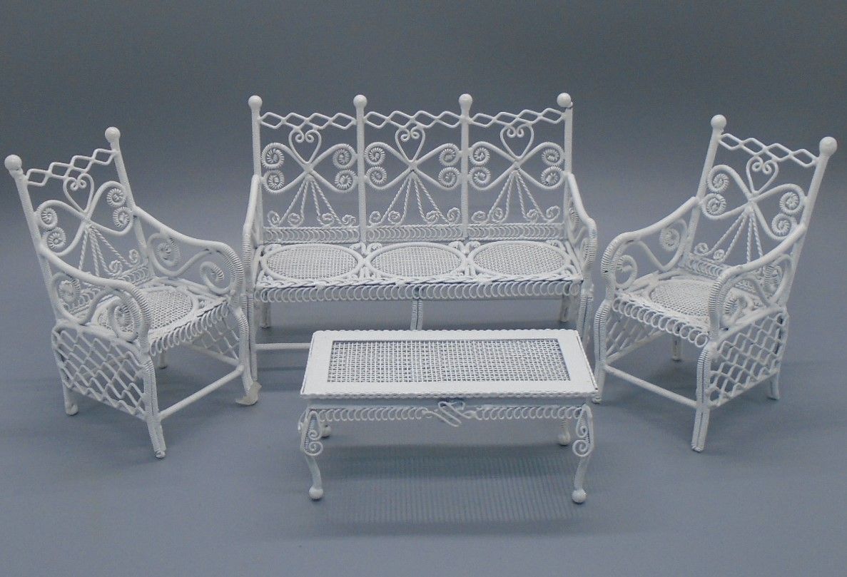 4 PC WHITE WIRED GARDEN SET