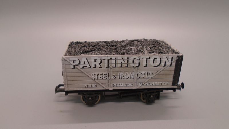 00 GAUGE PRE-LOVED WAGON