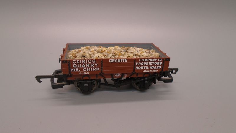 00 GAUGE PRE-LOVED WAGON