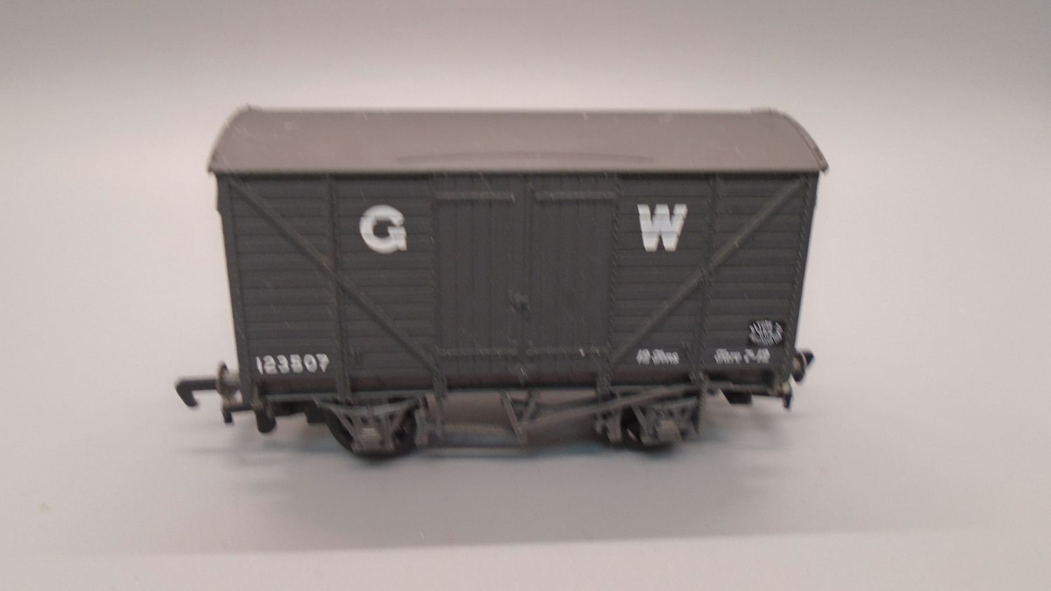 00 GAUGE PRE-LOVED WAGON