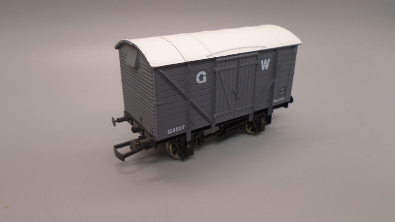 00 GAUGE PRE-LOVED WAGON