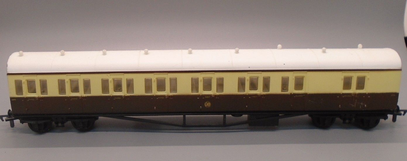 00 GAUGE PRE-LOVED COACH