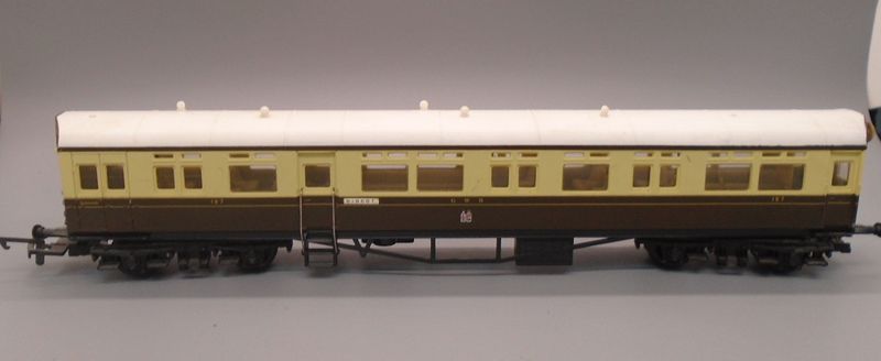 00 GAUGE PRE-LOVED COACH