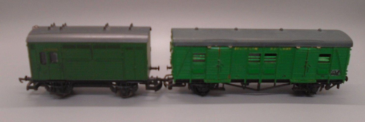 00 GAUGE PRE-LOVED 2 PC WAGONS
