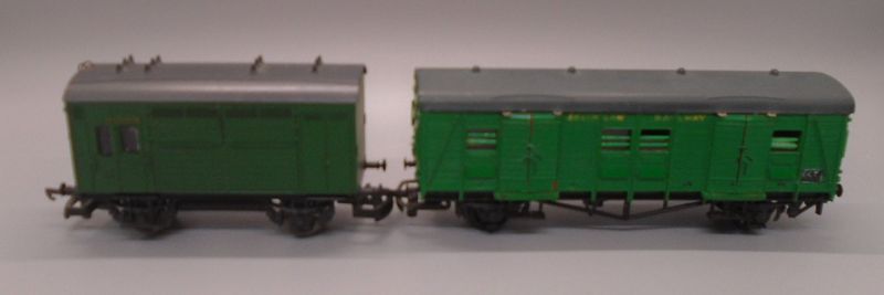 00 GAUGE PRE-LOVED 2 PC WAGONS