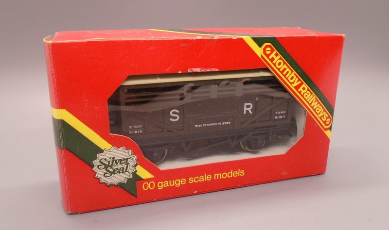 00 GAUGE PRE-LOVED WAGON AND BOX