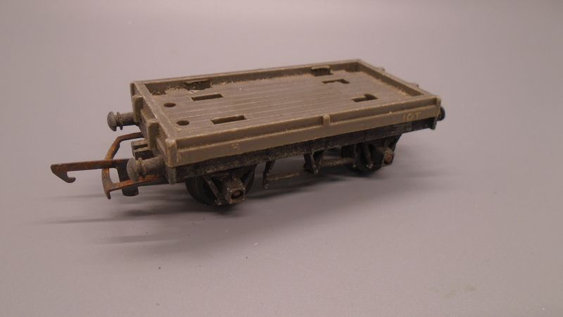 FLAT BED 00 GAUGE PRE-LOVED WAGON