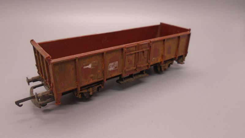 WEATHERED  00 GAUGE PRE-LOVED WAGON