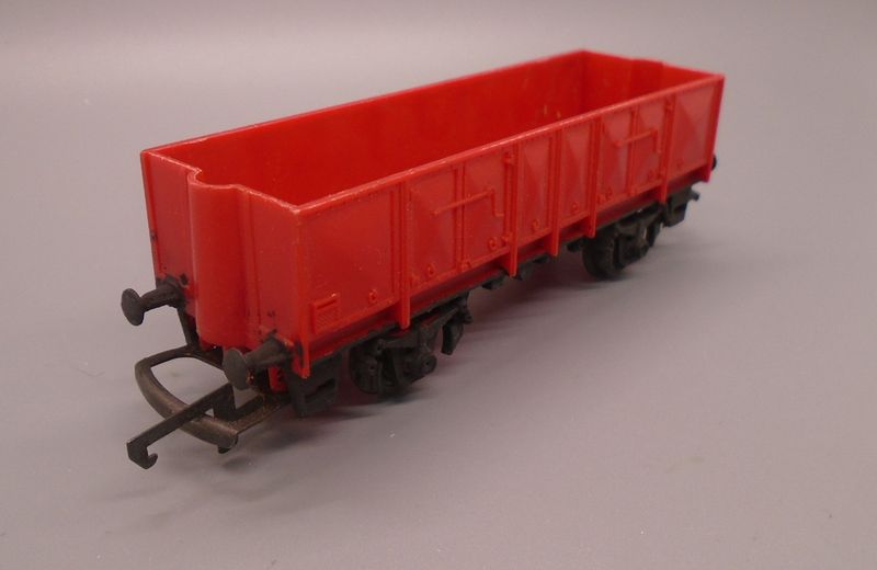 00 GAUGE PRE-LOVED WAGON