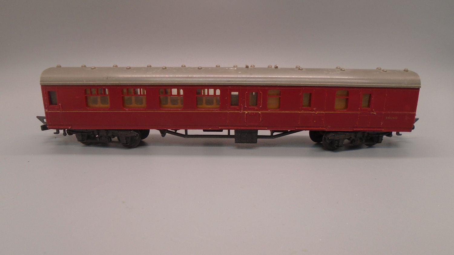 00 GAUGE PRE-LOVED COACH