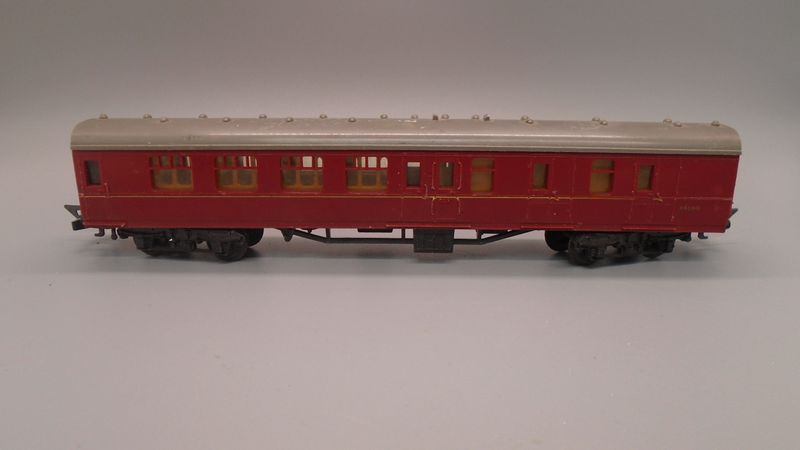 00 GAUGE PRE-LOVED COACH