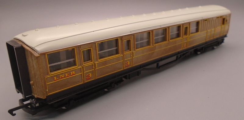 00 GAUGE PRE-LOVED COACH