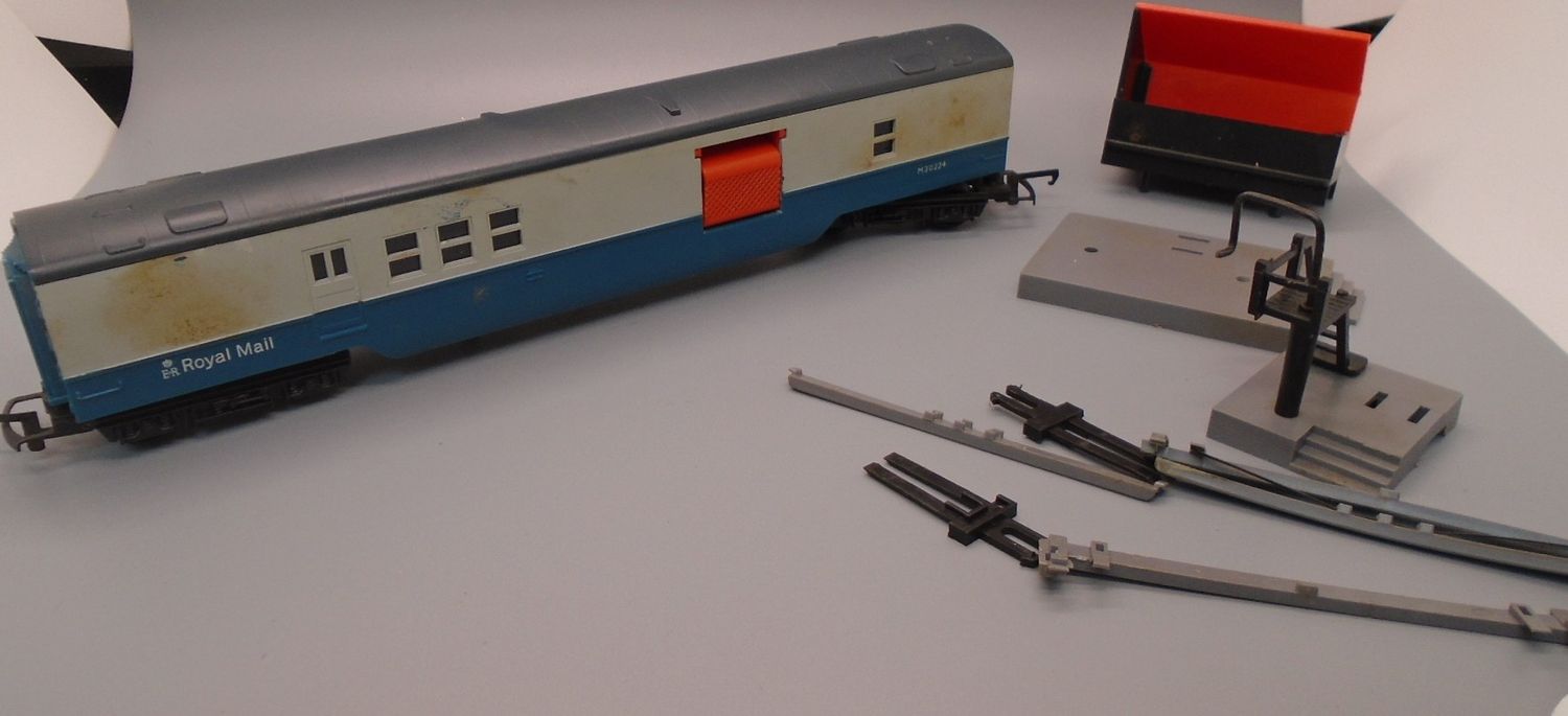 00 GAUGE PRE-LOVED ROYAL MAIL COACH SET