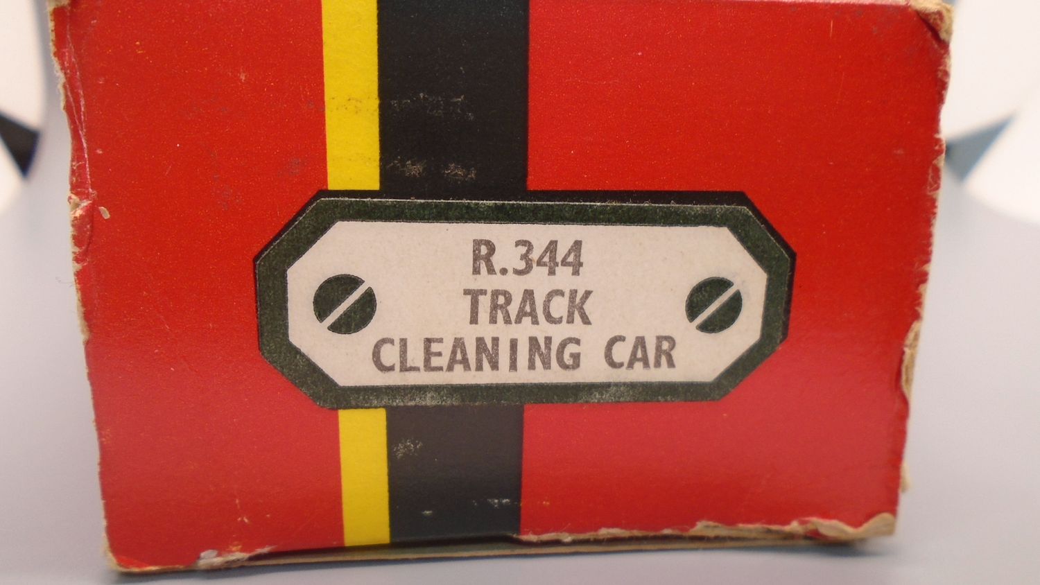 00 GAUGE PRE-LOVED TRACK WAGON CLEANER
