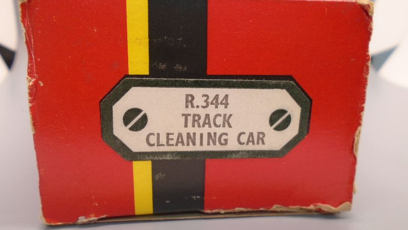 00 GAUGE PRE-LOVED TRACK WAGON CLEANER