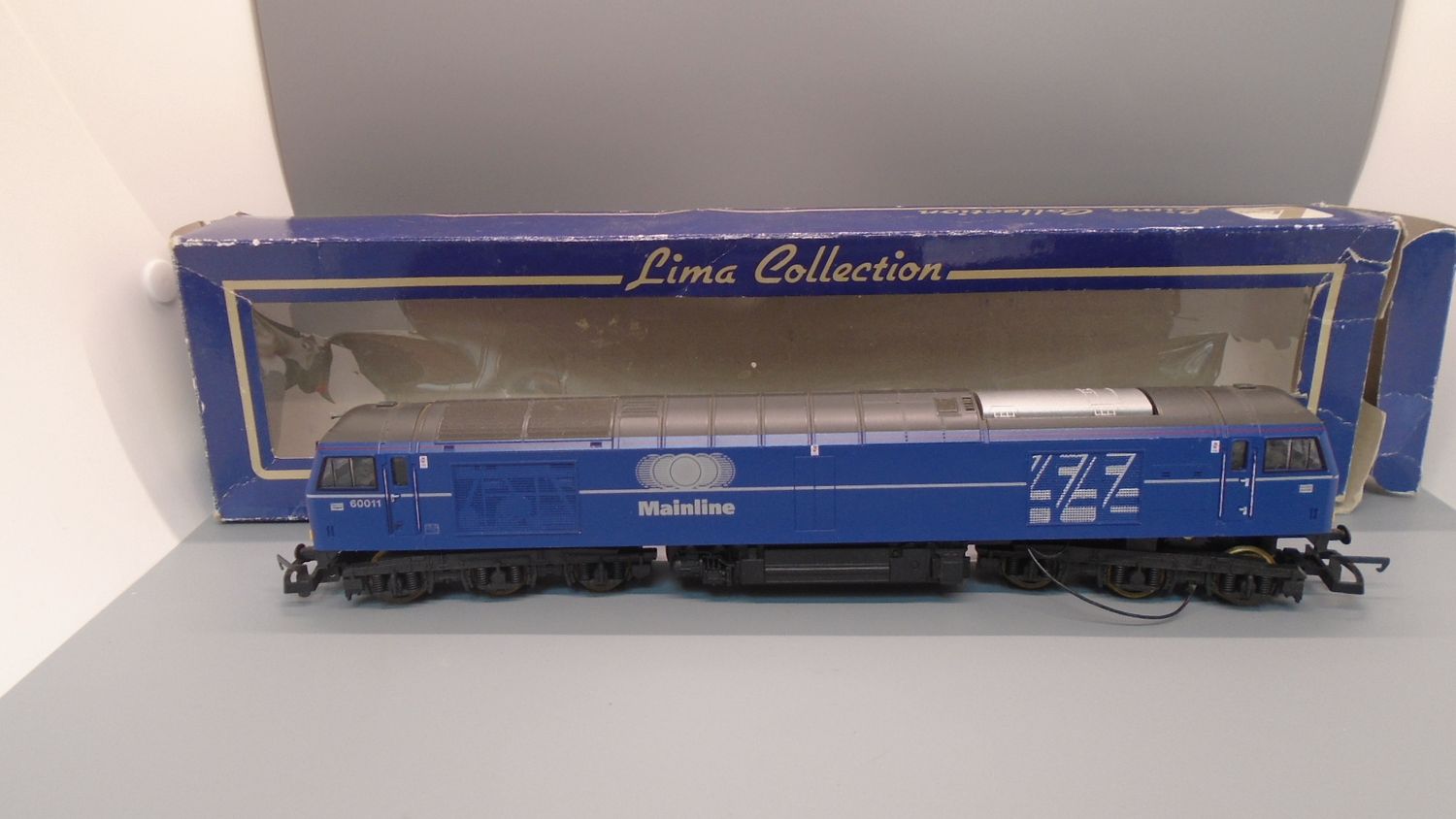 00 GAUGE PRE-LOVED LOCO IN BOX