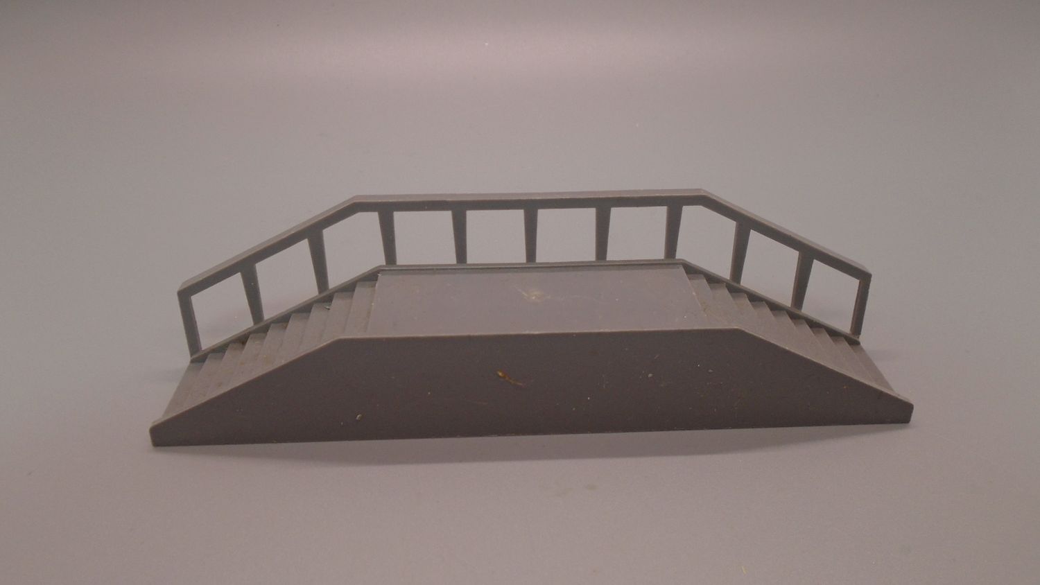 PRE-LOVED 00 GAUGE STEPS