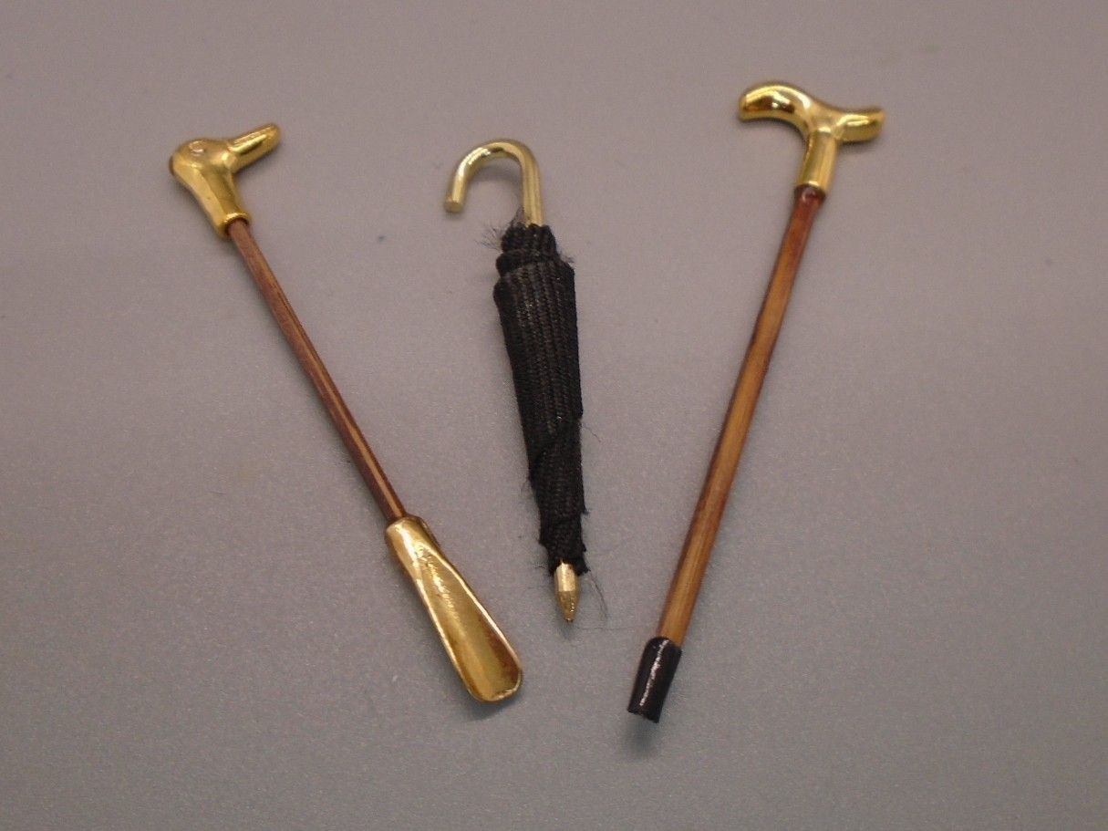 WALKING STICK, SHOE HORN AND UMBRELLA
