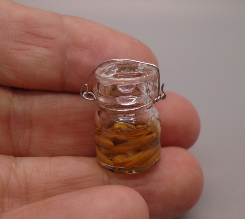 MASON JAR WITH PRESERVED FRENCH BEANS