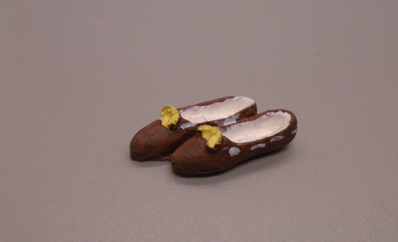 PAIR OF SHOES PAIR OF SHOES