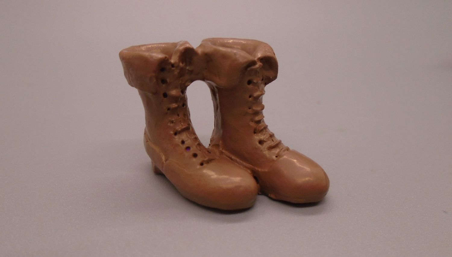 PAIR OF BROWN BOOTS PAIR OF BROWN BOOTS