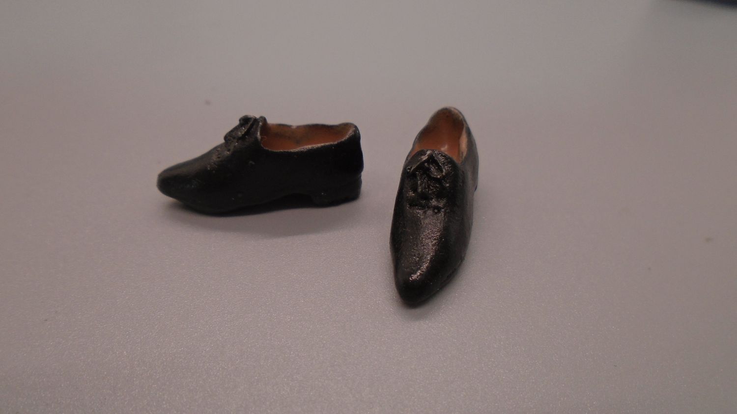 PAIR OF MENS BLACK SHOES PAIR OF MENS BLACK SHOES